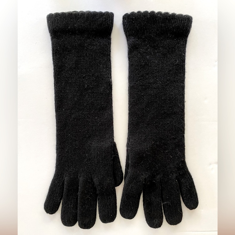 Black cashmere gloves